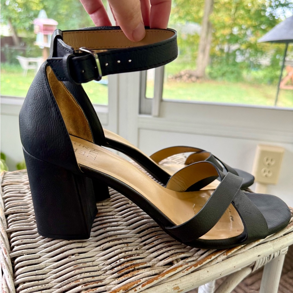 Naturalizer Black Strappy Block Heels ✨ - Picture 3 of 5